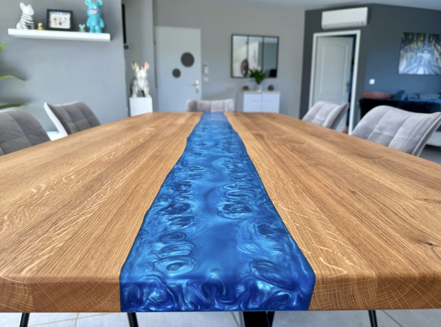 Table rivière en chêne massif et résine époxy